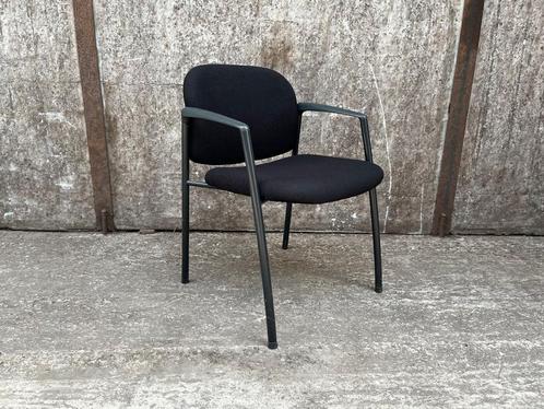 2e hands Ahrend 4132 vergaderstoelen - zwart - stapelbaar, Huis en Inrichting, Stoelen, Gebruikt, Vijf, Zes of meer stoelen, Kunststof