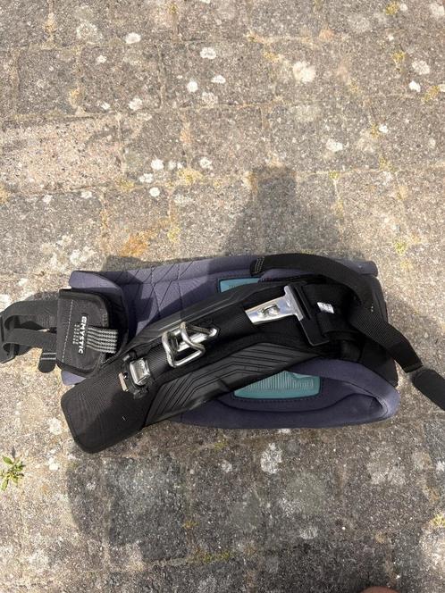 Mystic Warrior Kitesurf Trapeze – Medium (incl. mes), Watersport en Boten, Kitesurfen, Zo goed als nieuw, Trapeze, Geen board