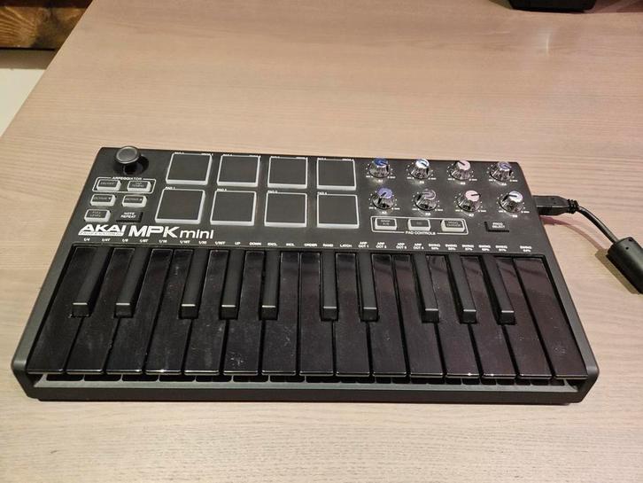 Akai MPK Mini MIDI Keyboard, Muziek en Instrumenten, Midi-apparatuur, Zo goed als nieuw, Ophalen of Verzenden