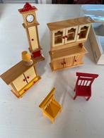 Houten poppenhuis meubeltjes kast klok stoeltjes lamp, Ophalen of Verzenden, Zo goed als nieuw, Poppenhuis