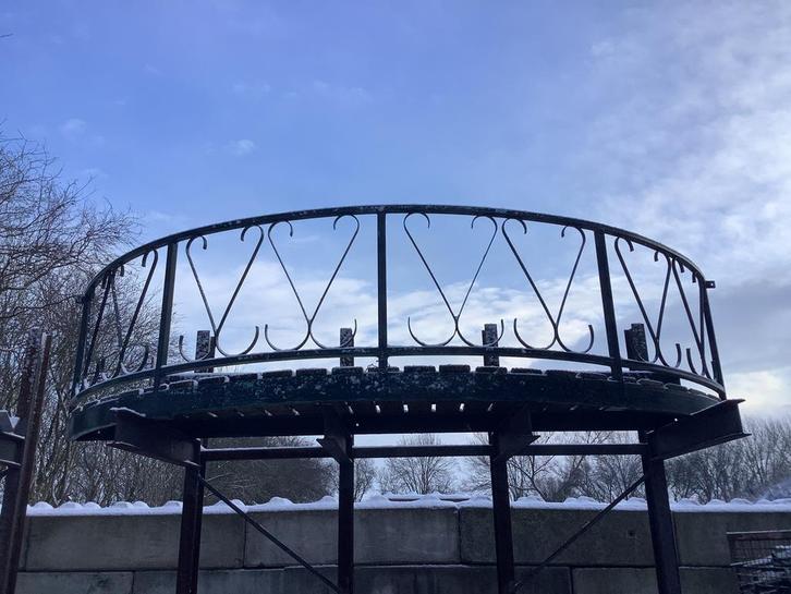 Balkon / balustrade met hek, Doe-het-zelf en Verbouw, Hang- en Sluitwerk, Gebruikt, Overige typen, IJzer, Ophalen