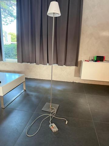 Staande lamp beschikbaar voor biedingen