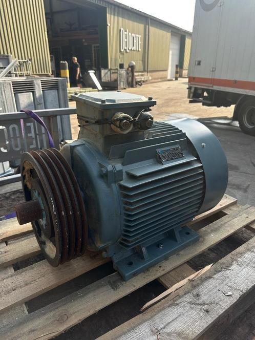 Omeg Motors driefasen elektromotor + factuur, Doe-het-zelf en Verbouw, Motoren, Gebruikt, Elektromotor, Ophalen