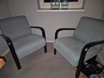 2 lichtblauwe stoelen met zwart frame., Ophalen, Gebruikt, Hout