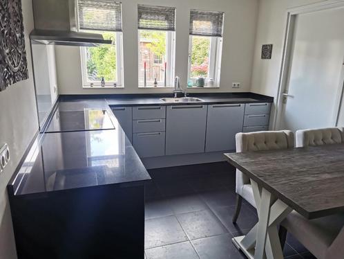 Silverline L vormige keuken en losstaande kast, Huis en Inrichting, Keuken | Complete keukens, Gebruikt, Hoekkeuken, Grijs, Graniet of Steen