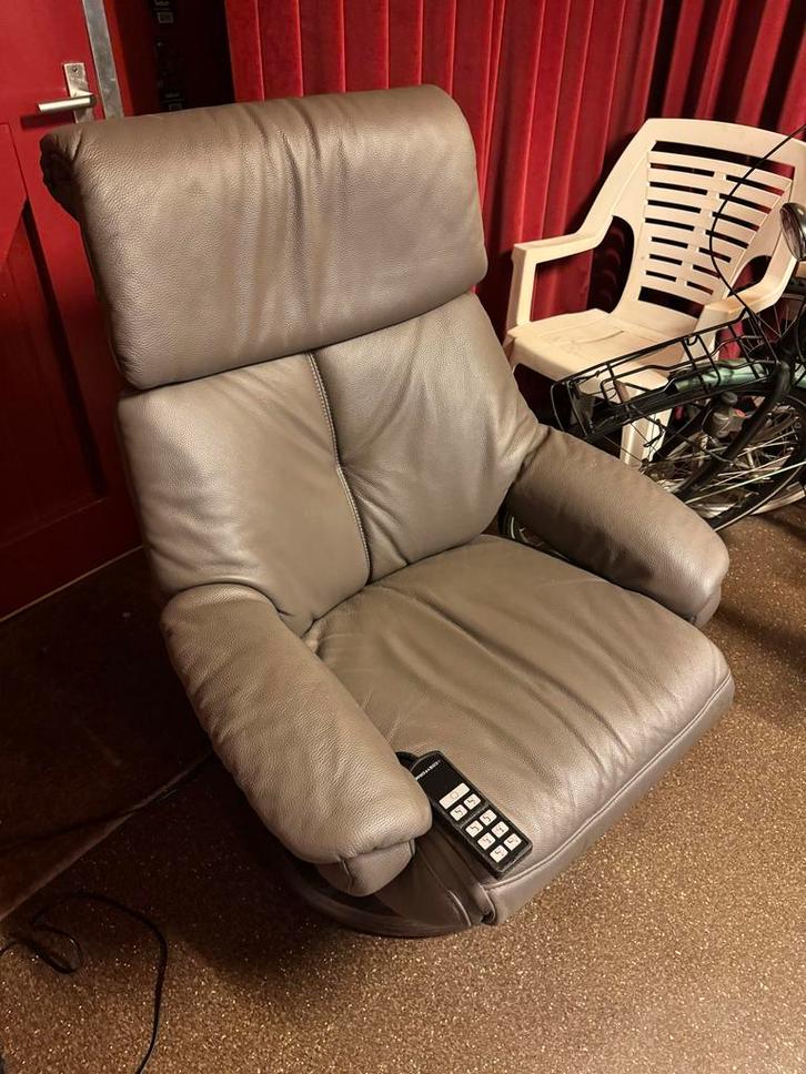 Elektrische Himolla Cosyform Sta-op Stoel - Grijs, Huis en Inrichting, Fauteuils, Gebruikt, Leer, 75 tot 100 cm, Minder dan 75 cm