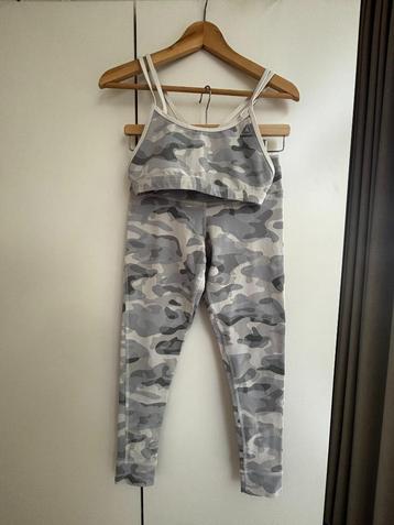 Reebok Light Camo Workout Set (maat S) beschikbaar voor biedingen