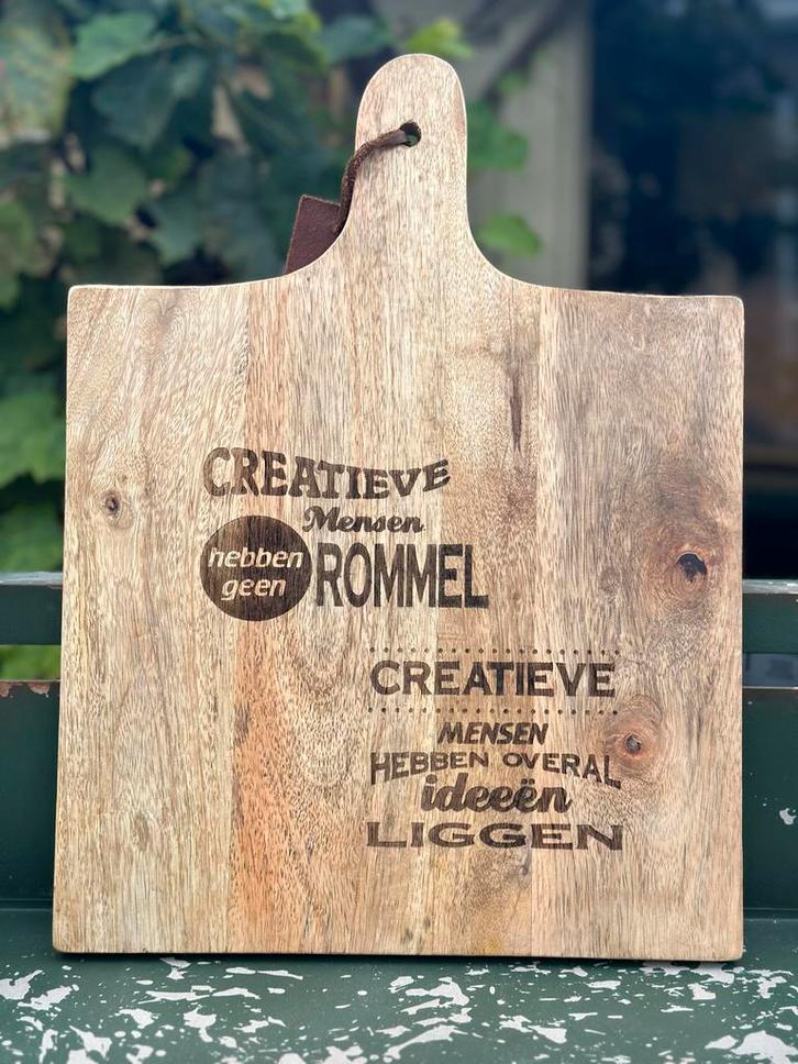 Houten Serveerplank met Tekst - Nieuw!, Huis en Inrichting, Woonaccessoires | Dienbladen, Nieuw, Hout, Vierkant, Ophalen of Verzenden