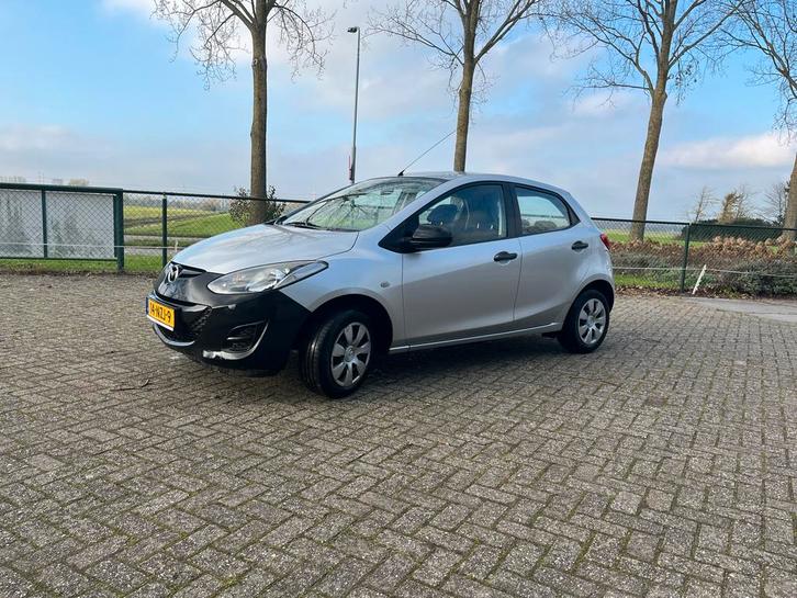 Mazda 2 1.3 75pk 5D 2010 Grijs, Auto's, Mazda, Particulier, Benzine, B, Hatchback, Handgeschakeld, Origineel Nederlands, Zilver of Grijs