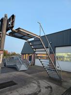 Stalen trap met bordes gegalv. Hoog 3,25 mtr. Nog175, Ophalen, Zo goed als nieuw, 2 tot 4 meter