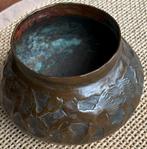 Fraaie gehamerd vaasje met floraal decor koper ca 1920-40, Antiek en Kunst, Verzenden, Koper