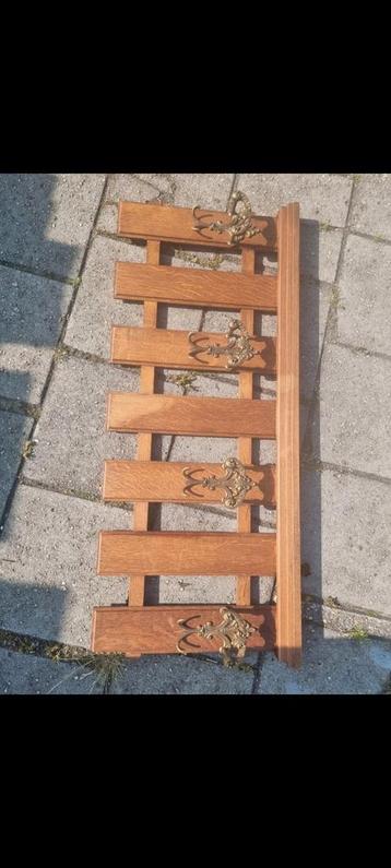 Eikenhouten kapstok beschikbaar voor biedingen