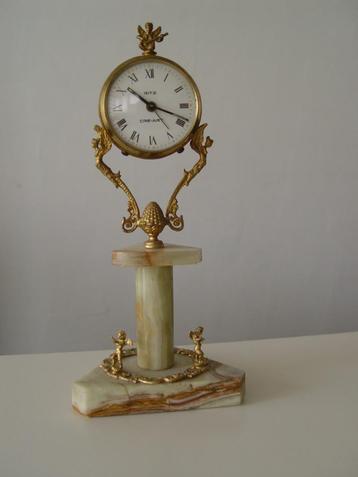 Mooi onyx  klokje  +/-1960   klokje  i.z.g.st beschikbaar voor biedingen