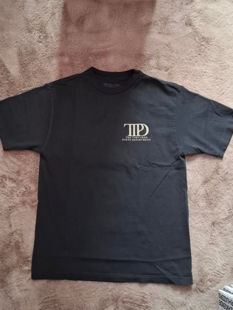 Who are we to fight te alchemy t-shirt taylor swift maat m, Maat 48/50 (M), Nieuw, Ophalen of Verzenden, Taylor swift