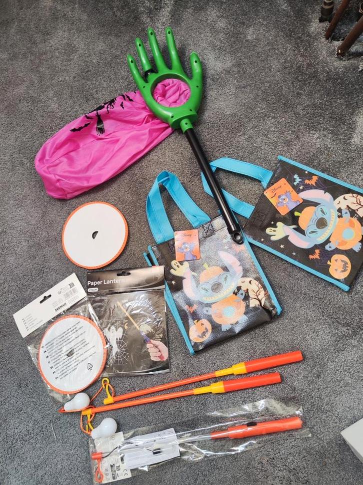 Mega veel halloween nieuwe spullen, Hobby en Vrije tijd, Feestartikelen, Zo goed als nieuw, Versiering, Halloween of Griezel, Ophalen of Verzenden