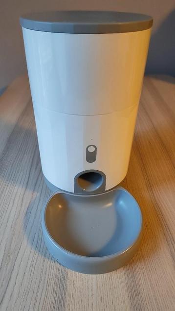 Pettadore Nutrifresh | automatische voerautomaat met app beschikbaar voor biedingen
