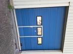 Gebruikte blauwe roldeur met ramen en loopdeur, Ophalen, Gebruikt, Van Sytzamawei 28 9114 RW Driezum, Garagedeur