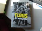 ozcan akyol - turis, Boeken, Ophalen of Verzenden, Gelezen, Nederland