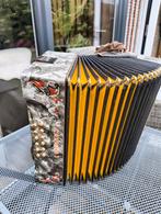 Hohner Carmen 1 accordeon
Uit de jaren 60, Muziek en Instrumenten, Accordeons, Ophalen, Gebruikt, Hohner