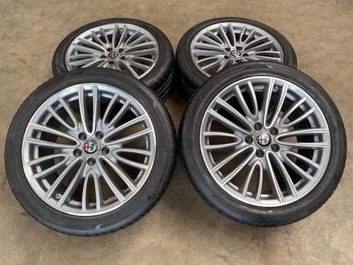 18 inch originele velgen + zomerbanden Alfa Romeo Giulia 156, Auto-onderdelen, Banden en Velgen, Banden en Velgen, Zomerbanden