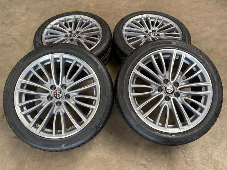 18 inch originele velgen + zomerbanden Alfa Romeo Giulia 156, Auto-onderdelen, Banden en Velgen, Banden en Velgen, Zomerbanden