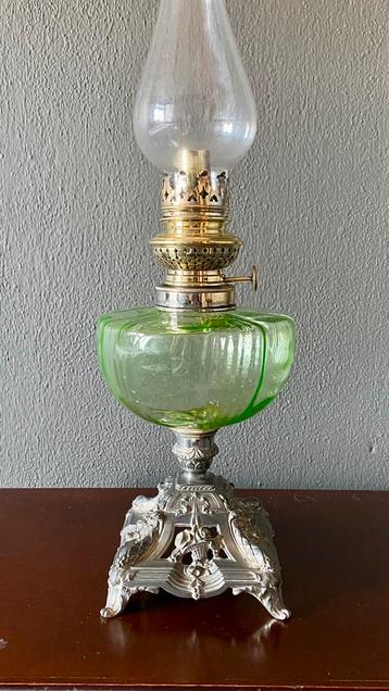 Art Nouveau olielamp van uranium