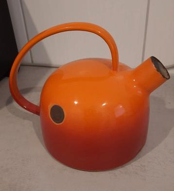 Te koop: oranje/rode geëmailleerde waterketel beschikbaar voor biedingen