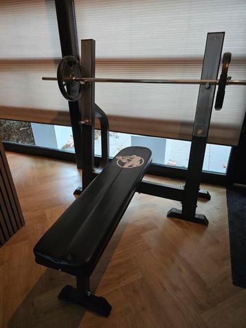 Fitness: bankdrukkset, schijven, extra losse bank beschikbaar voor biedingen