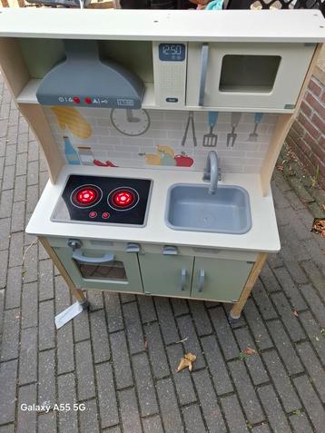 Kinder keukentje met accessoires  beschikbaar voor biedingen