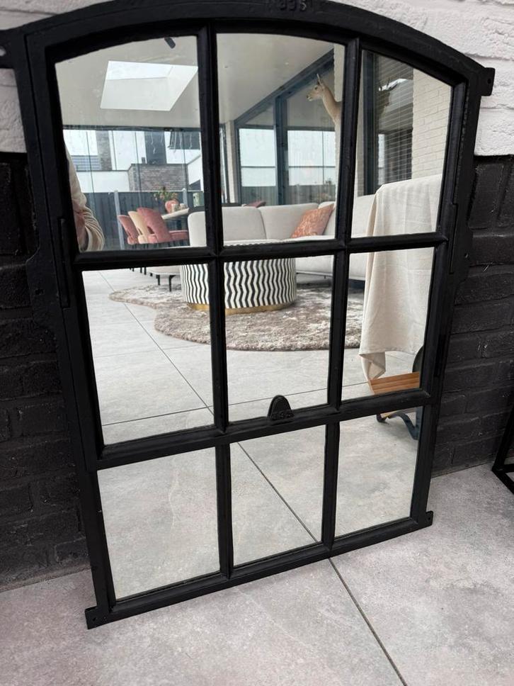 Gietijzeren stalraam met spiegelglas - Deens design, Huis en Inrichting, Woonaccessoires | Spiegels, Gebruikt, 50 tot 75 cm, Minder dan 100 cm