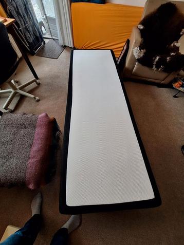 Boxspring met natuurlatex matras.   beschikbaar voor biedingen