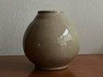 ESKAF: beige vaasje model en ontwerper onbekend ca. 1935, Gebruikt, Overige kleuren, Aardewerk of Porselein, Ophalen of Verzenden