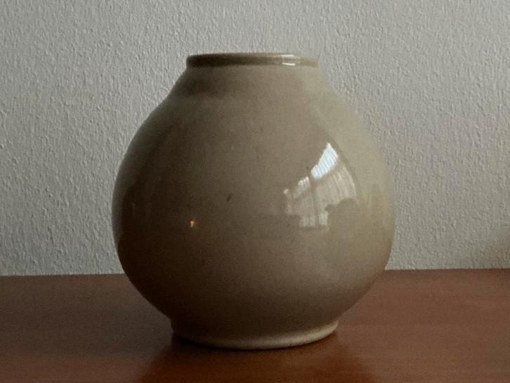 ESKAF: beige vaasje model en ontwerper onbekend ca. 1935, Huis en Inrichting, Woonaccessoires | Vazen, Gebruikt, Overige kleuren