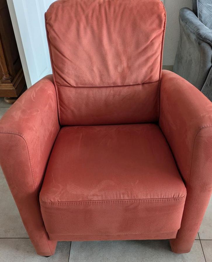 Te koop leuk rood stoeltje/ fauteuil, velours, Huis en Inrichting, Fauteuils, Stof, 50 tot 75 cm, 75 tot 100 cm, Ophalen