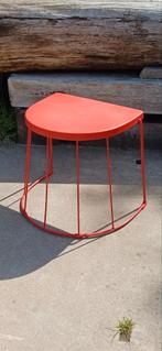 Ikea Tranarö vintage draadmeubel rood. Bijzettafel kruk, Ophalen of Verzenden, Zo goed als nieuw, Rechthoekig, Minder dan 55 cm