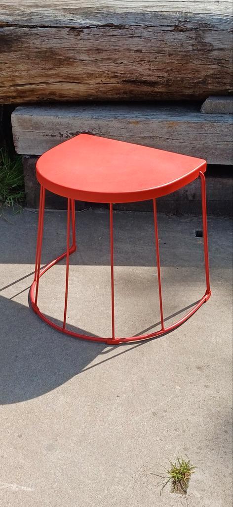 Ikea Tranarö vintage draadmeubel rood. Bijzettafel kruk, Huis en Inrichting, Tafels | Bijzettafels, Zo goed als nieuw, Rechthoekig