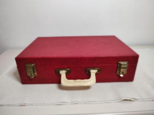 K463 VINTAGE koffer van triplex bekleed met rood kunstleder, Sieraden, Tassen en Uiterlijk, Koffers, Gebruikt, Overige materialen