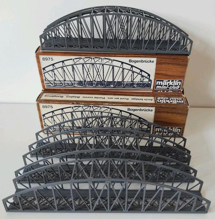 MÄRKLIN Z 8975 boogbrug, vijf stuks in nieuwstaat in de ovp, Hobby en Vrije tijd, Modeltreinen | Overige schalen, Brug, Tunnel of Gebouw