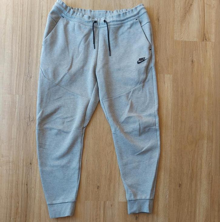 Nike broek sportbroek grijs maat M, Kleding | Heren, Sportkleding, Gedragen, Algemeen, Maat 48/50 (M), Grijs, Ophalen of Verzenden