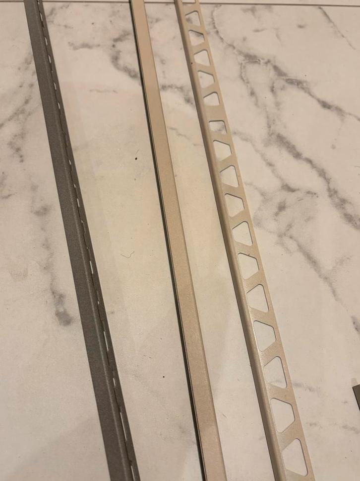 Tegelprofielen - Diverse lengtes en materialen, Doe-het-zelf en Verbouw, Plinten en Afwerking, Nieuw, Lijsten, Kunststof, Minder dan 100 cm
