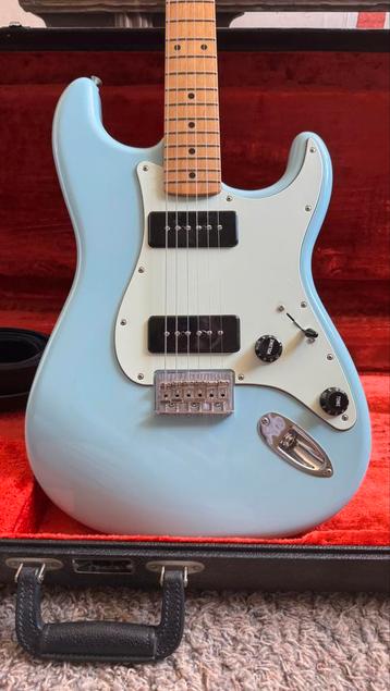 Fender Noventa Stratocaster Daphne Blue - Nieuw beschikbaar voor biedingen