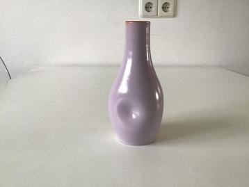Vintage Hillebrand vaasje/ deukvaas paars ; 16 cm beschikbaar voor biedingen