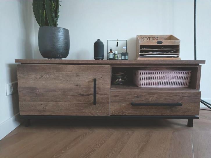 Tv meubel industrieel - zo goed als nieuw, Huis en Inrichting, Kasten | Televisiemeubels, Ophalen, Overige materialen, 100 tot 150 cm