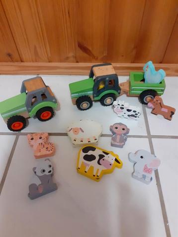 2 x tractor, 1x aanhangwagentje en dieren Alles van Hout. beschikbaar voor biedingen