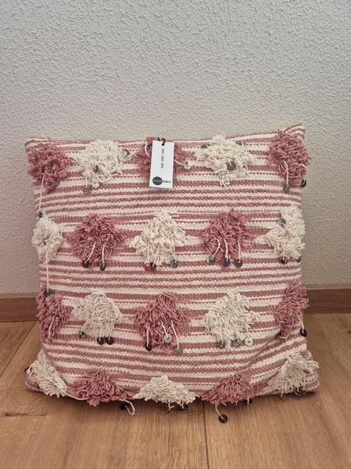 Madam Stoltz kussen, Nieuw!, Huis en Inrichting, Woonaccessoires | Kussens, Nieuw, Vierkant, Ophalen of Verzenden