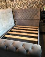 Elegante Bedframe met Knopen – Beschikbaar in Meerdere Maten, Ophalen of Verzenden, Nieuw, Tweepersoons