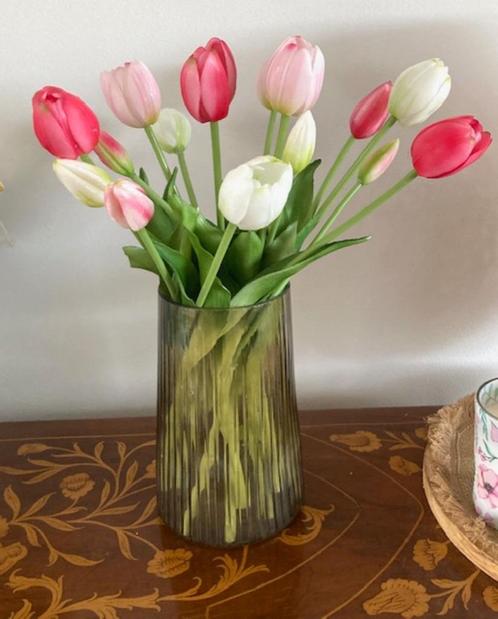 * EXAMEN FEEST? siliconen REAL TOUCH tulpen roze /wit mix, Huis en Inrichting, Woonaccessoires | Kunstplanten en Kunstbloemen
