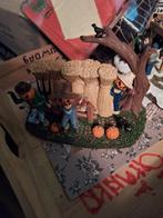 Lemax spooky town sinister scarecrows met doos, Diversen, Kerst, Ophalen of Verzenden, Zo goed als nieuw
