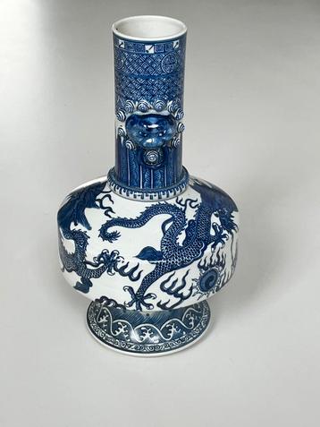 Chinese blue and white vase. Qianlong beschikbaar voor biedingen
