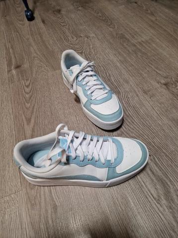 Puma sneakers beschikbaar voor biedingen